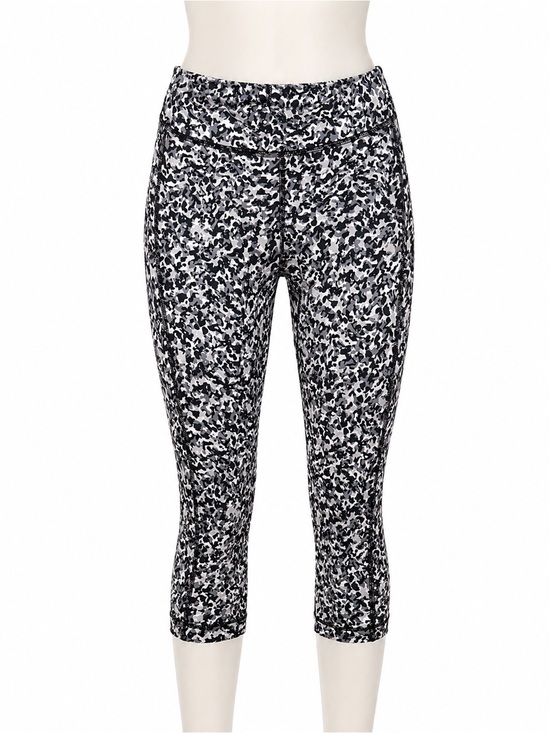 Under Armour Pants - Under Armour Women’s Black & Gray Printed Capri Leggings Size Small
